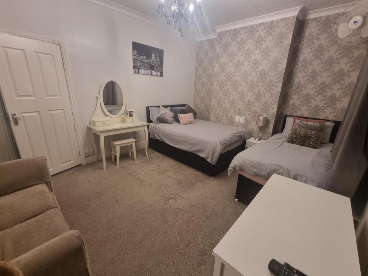Private Luxury Double Room In Кардифф Экстерьер фото