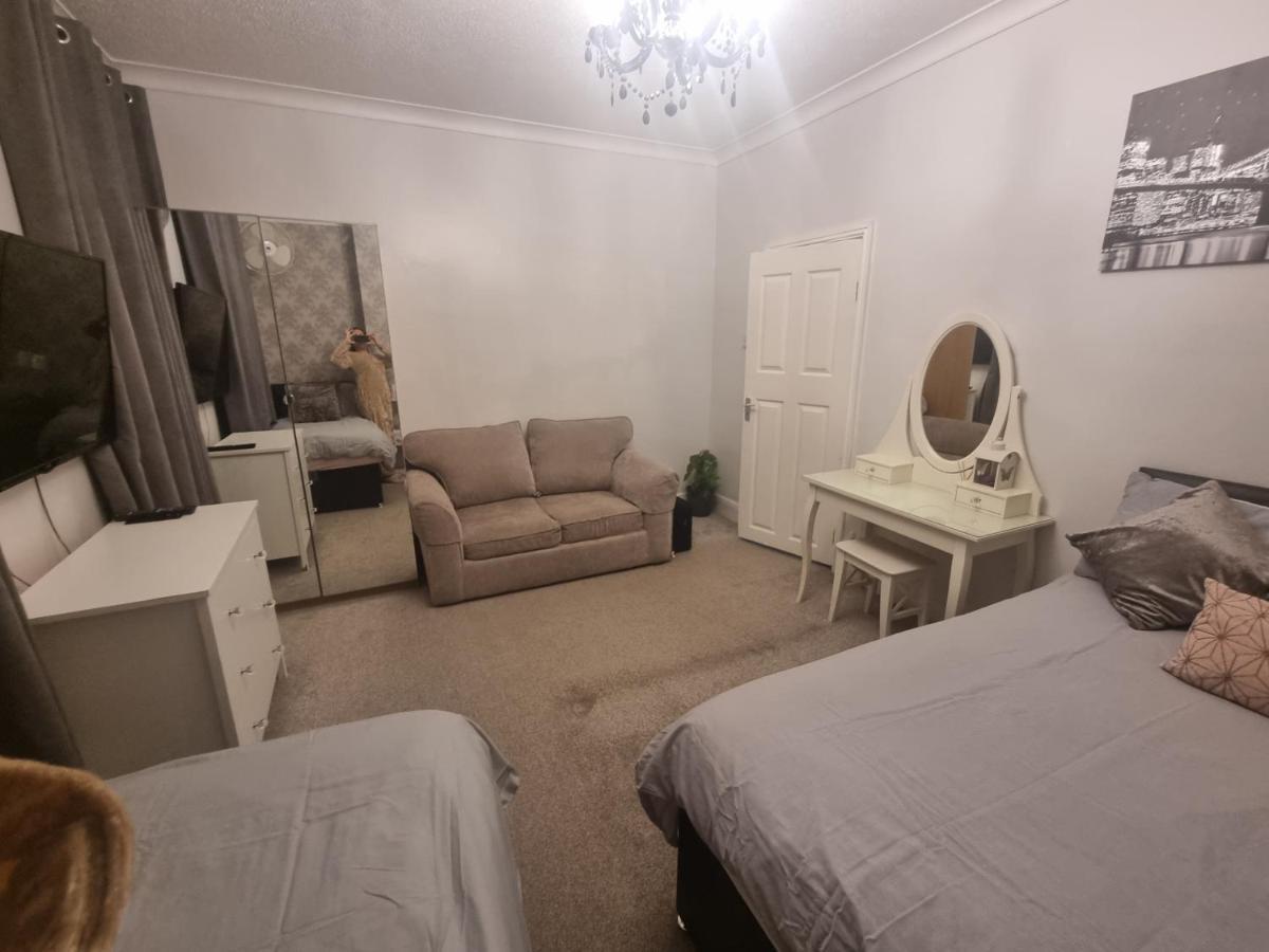 Private Luxury Double Room In Кардифф Экстерьер фото