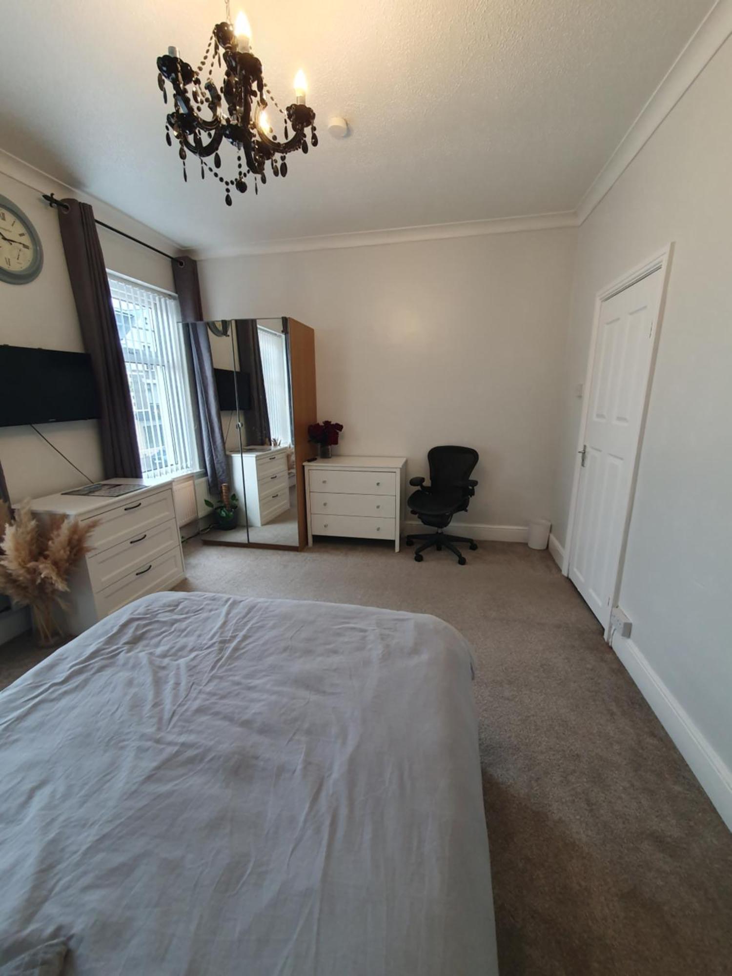 Private Luxury Double Room In Кардифф Экстерьер фото