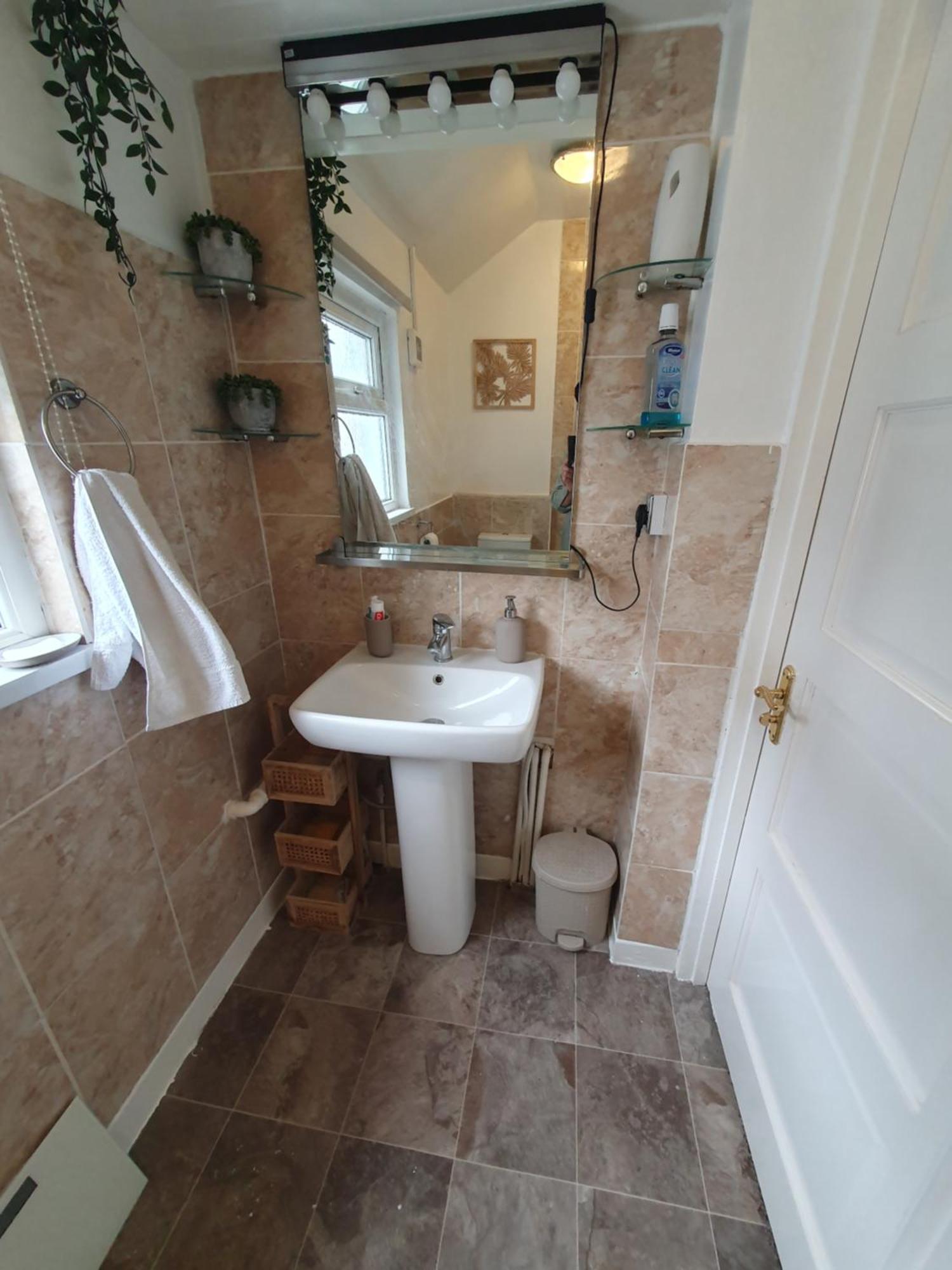 Private Luxury Double Room In Кардифф Экстерьер фото